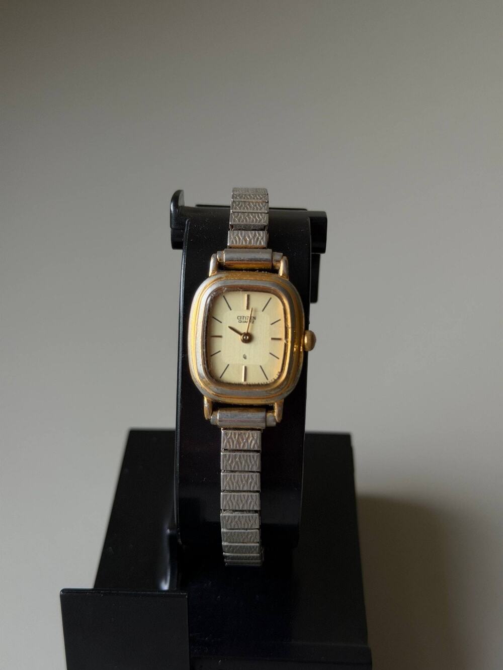CITIZEN Vintage Wristwatch Women 18mm Gold Silver Tone Stretch Band 00s Y2k